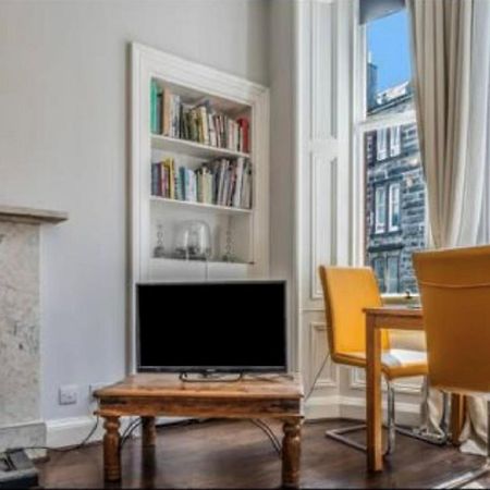 Spacious & Comfortable 3 Bedroom Apartment - Near City Centre - Free Parking Available - Sleeps Up To 5 Guests Edinburgh Exterior foto