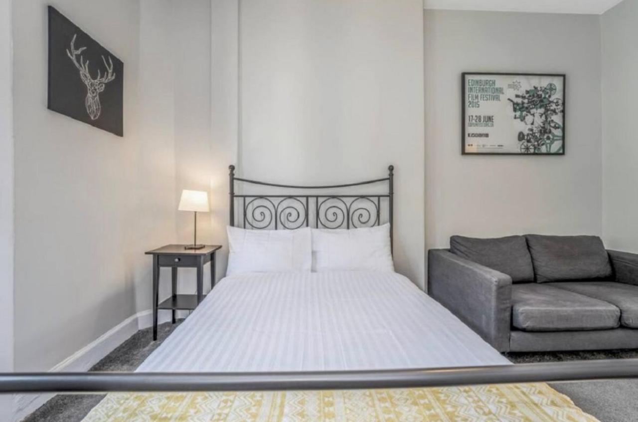 Spacious & Comfortable 3 Bedroom Apartment - Near City Centre - Free Parking Available - Sleeps Up To 5 Guests Edinburgh Exterior foto
